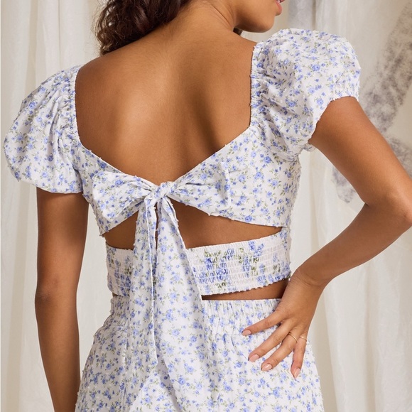 Altar'd State Blue and White Floral top - Picture 3 of 4